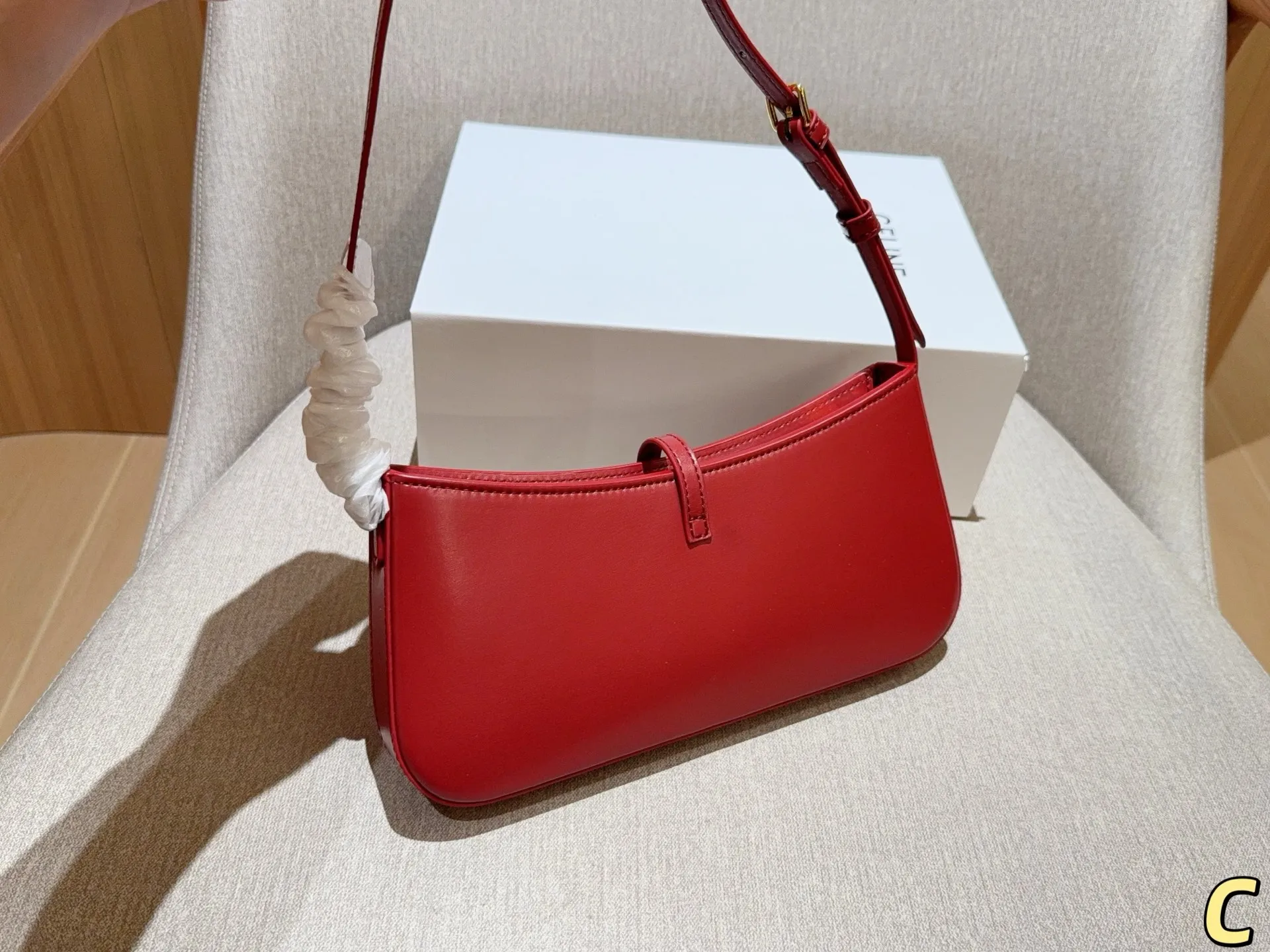 💰125 赛琳Celine 25新品TINA凯旋门腋下包 尺寸26×13×3 礼盒包装🎁