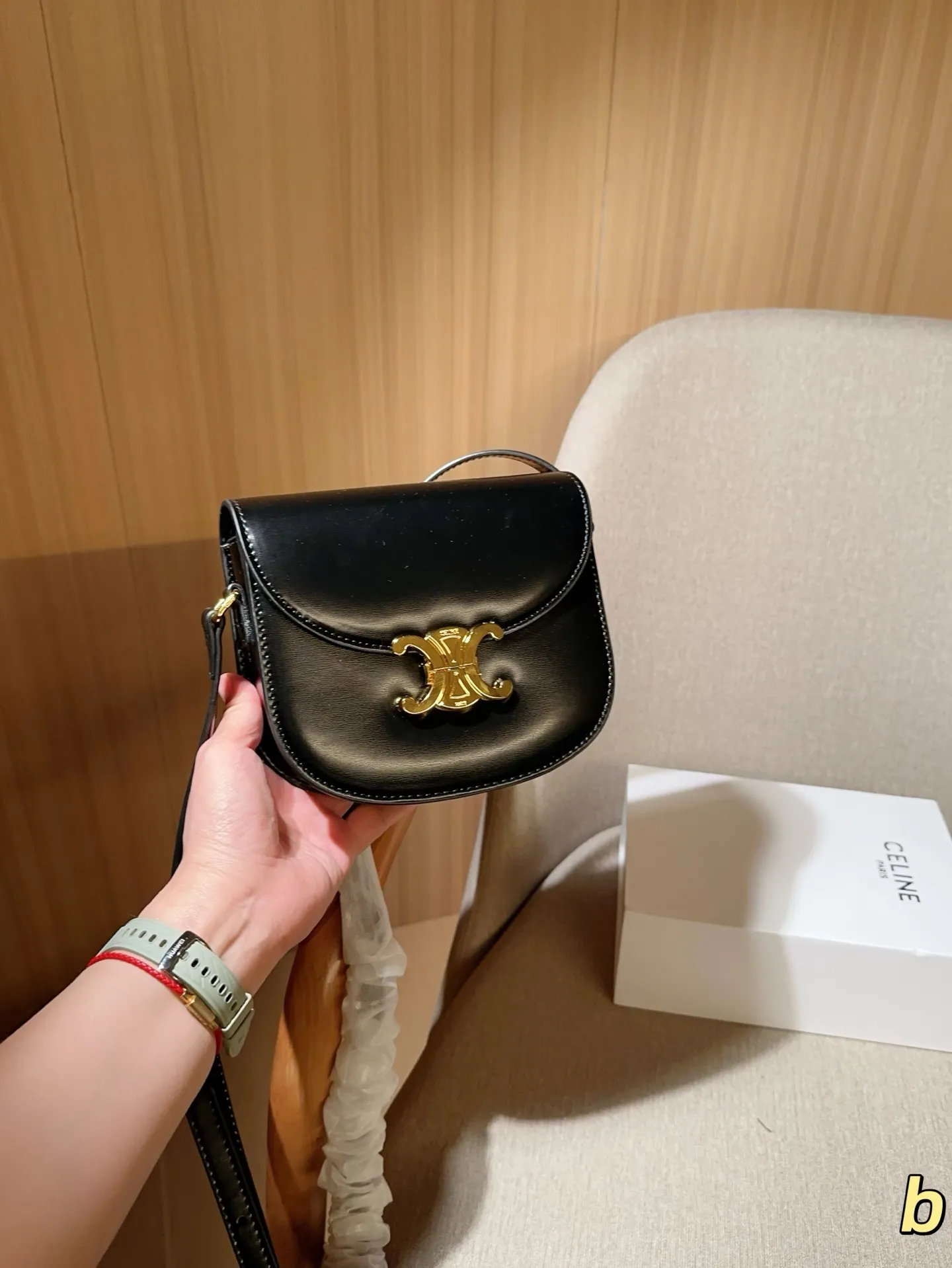 💰140 Celine/赛琳 经典半圆马鞍包 尺寸18×15×5 礼盒包装🎁