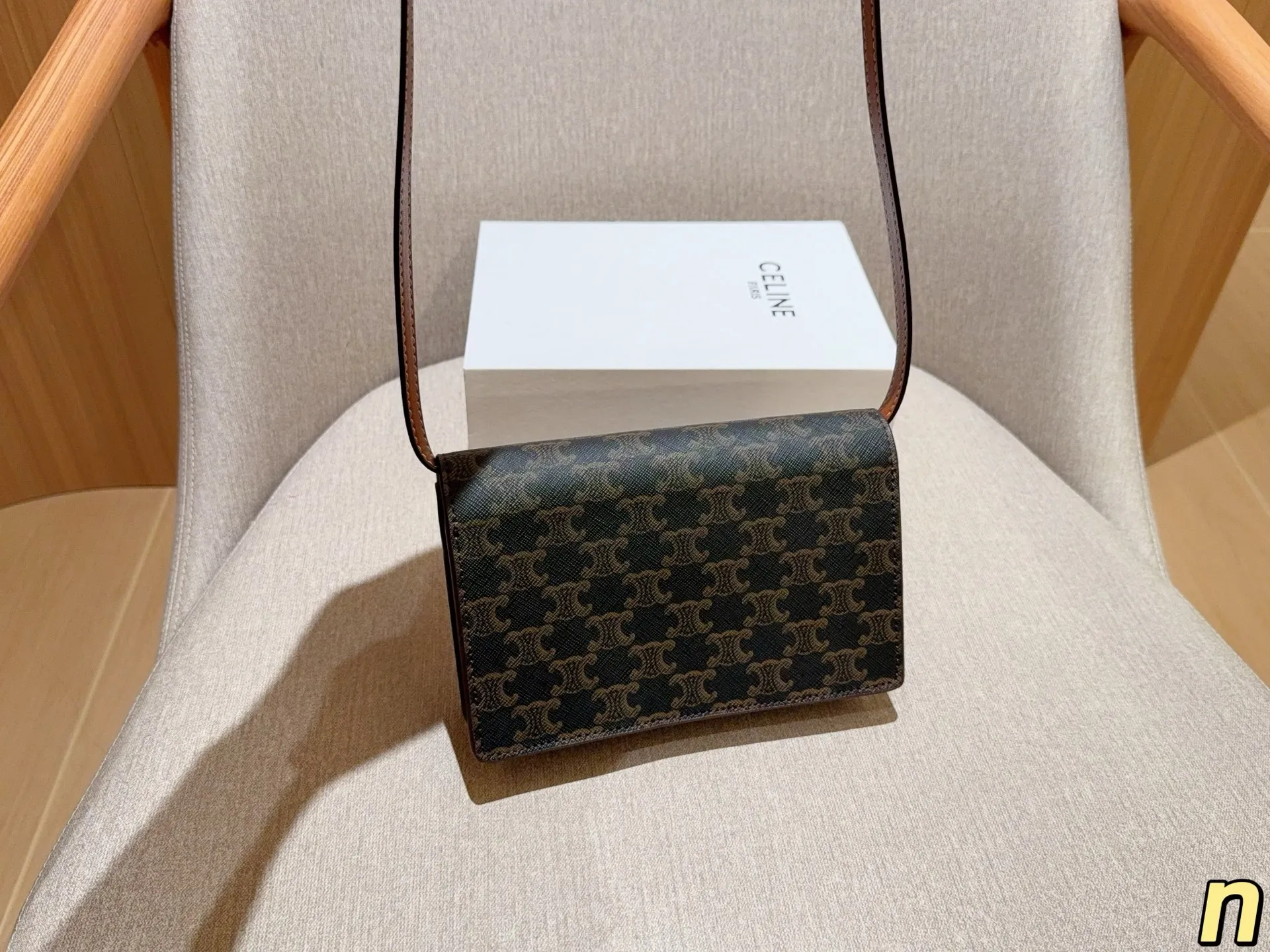 💰135 CELINE赛琳 TOILE TRIOMPHE系列经典老花斜挎手拿包 风琴包小方包信封包 尺寸20×12×6 礼盒包装🎁