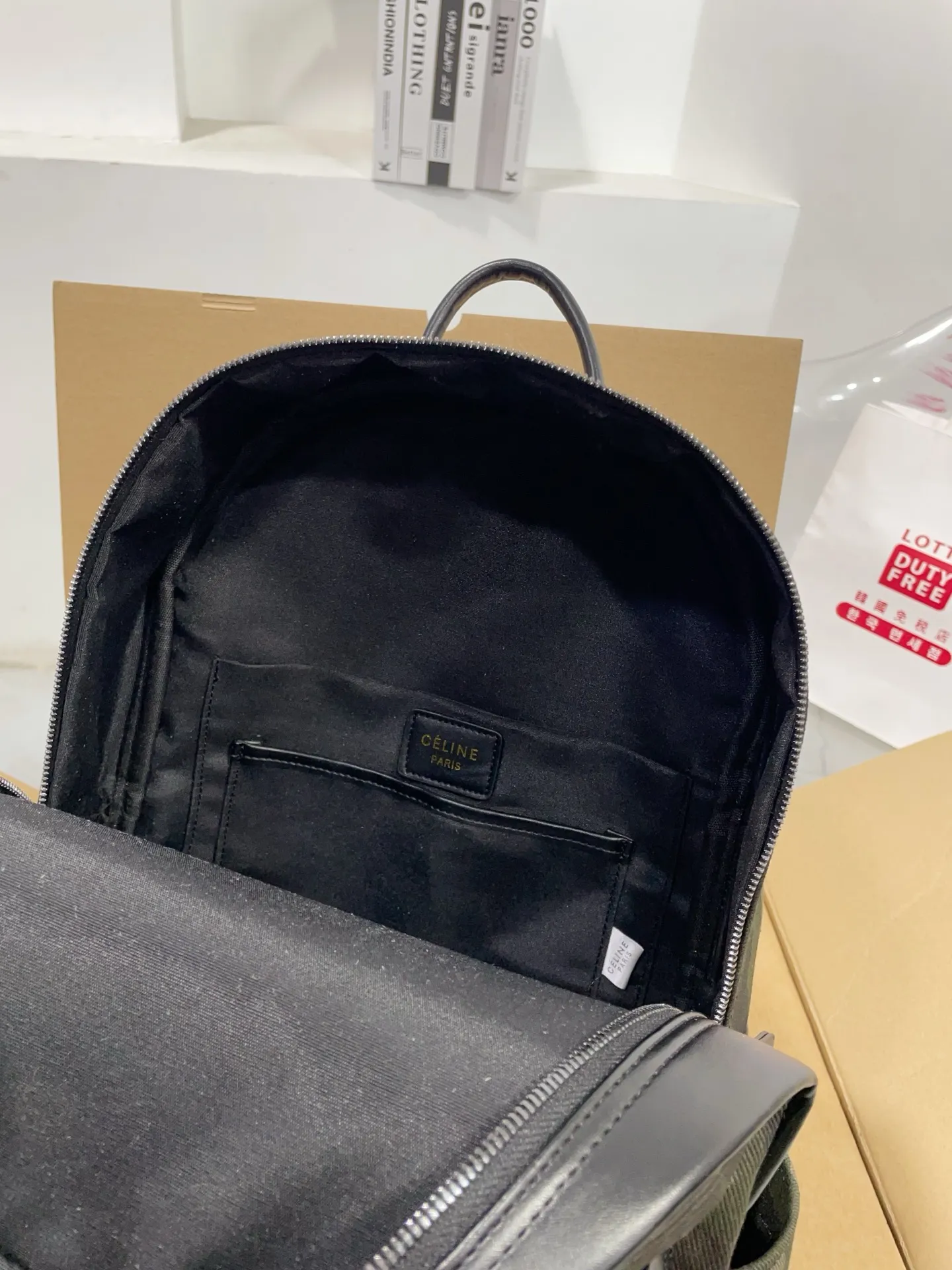 👑💰💰150💰 尺寸32/35cm 赛琳迷彩新款双肩包😍超好背哒,进口面料,果然时尚潮流是一个大轮回!复古又时尚百搭!