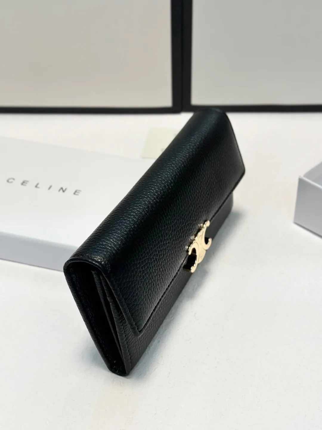 P95🎀🎀颜色 黑🎀尺寸 19x10🎀赛琳爆款牛皮两折钱包🔥款式经典做工精细耐磨耐用手感极佳❤️