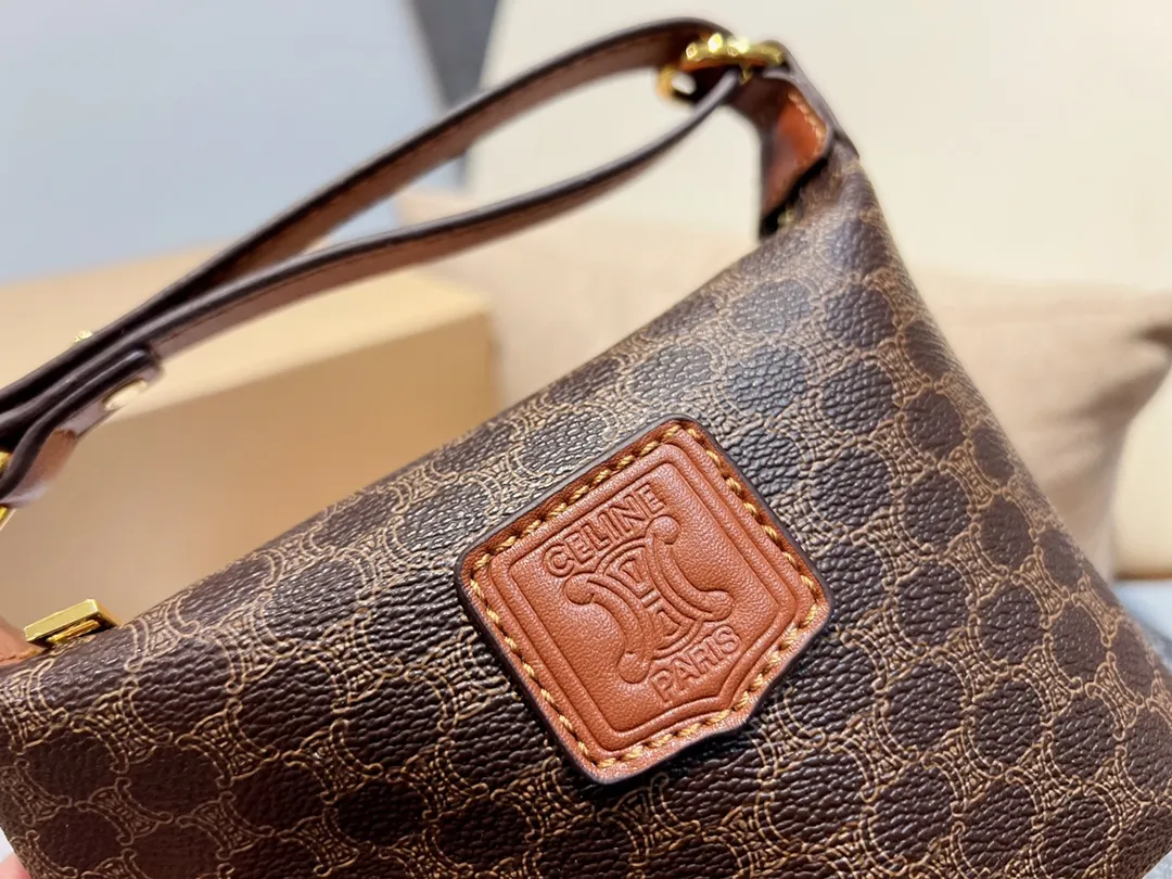 ❤️p90（礼盒包装 ）❤️ Celine 宝藏中古 饭盒包 便当包 尺寸13