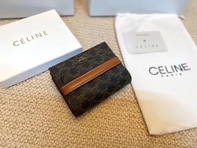 P85🎀Celine 31535🎀颜色 黑色印花🎀尺寸 10.5*9*4🎀Celine 专柜TRIOMPHE CANVAS 标志印花帆布系列 专柜同步，采用头层牛皮，精致时尚！