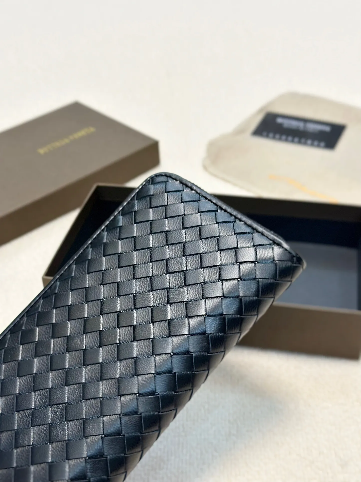 P95🎀颜色 黑🎀尺寸 20x10🎀Bv专柜款升级版🔥羊皮手感编织四季热卖款经典不过时👍超给力