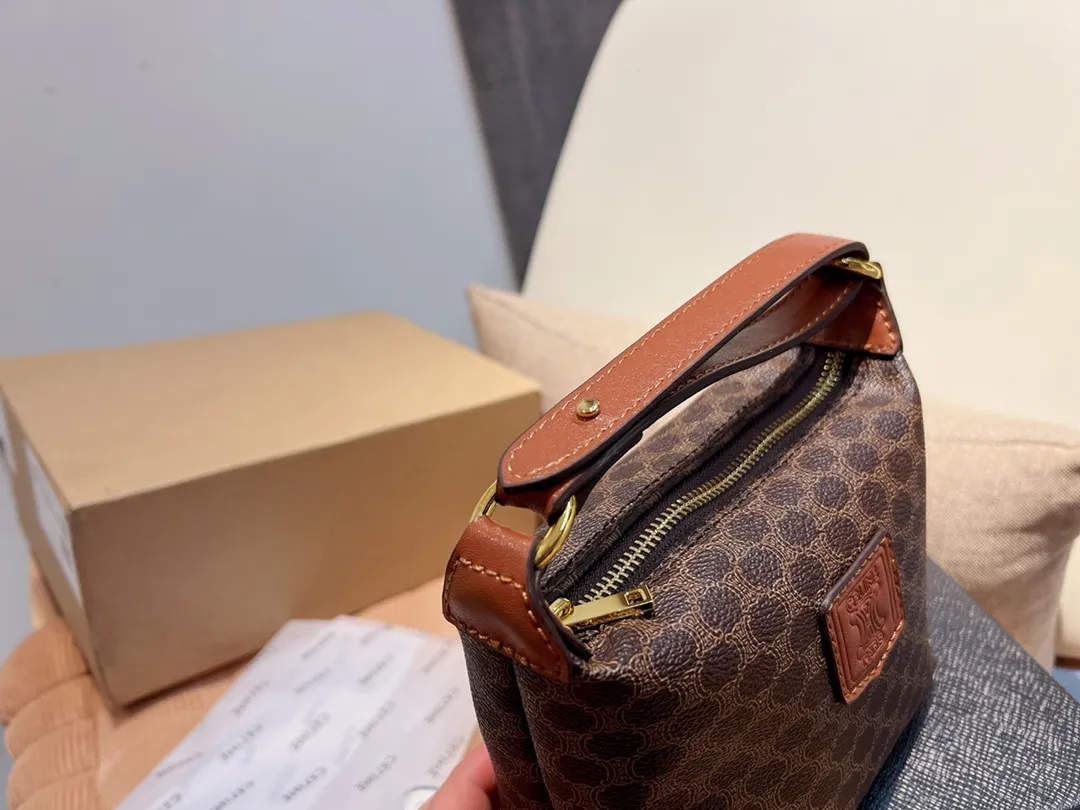 ❤️p90(礼盒包装 )❤️ Celine 宝藏中古 饭盒包 便当包 尺寸13