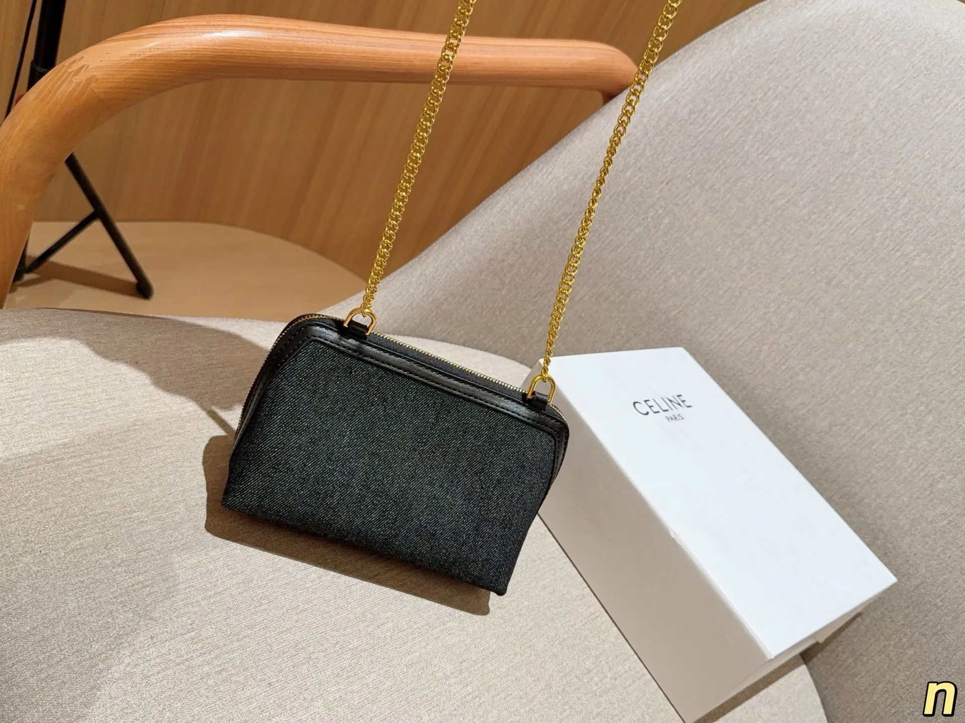 💰120 赛琳Celine 凯旋门clutch mini链条包牛仔小贝壳包 尺寸18×12×8 礼盒包装🎁