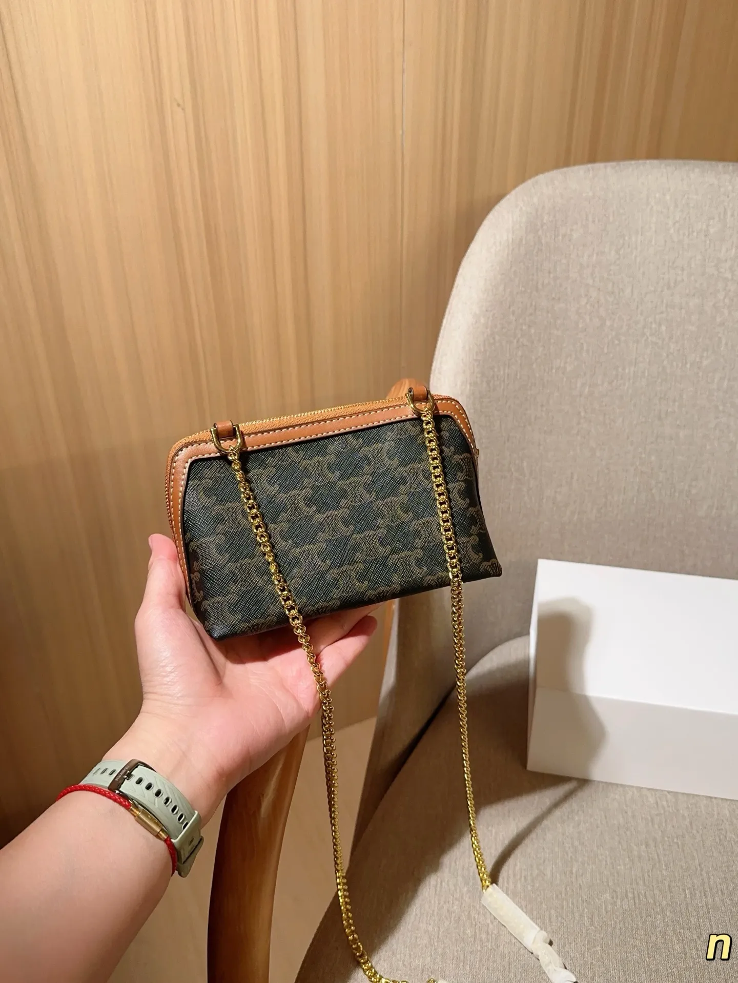 💰120 赛琳Celine 凯旋门clutch mini链条包小贝壳包 尺寸18×12×8 礼盒包装🎁