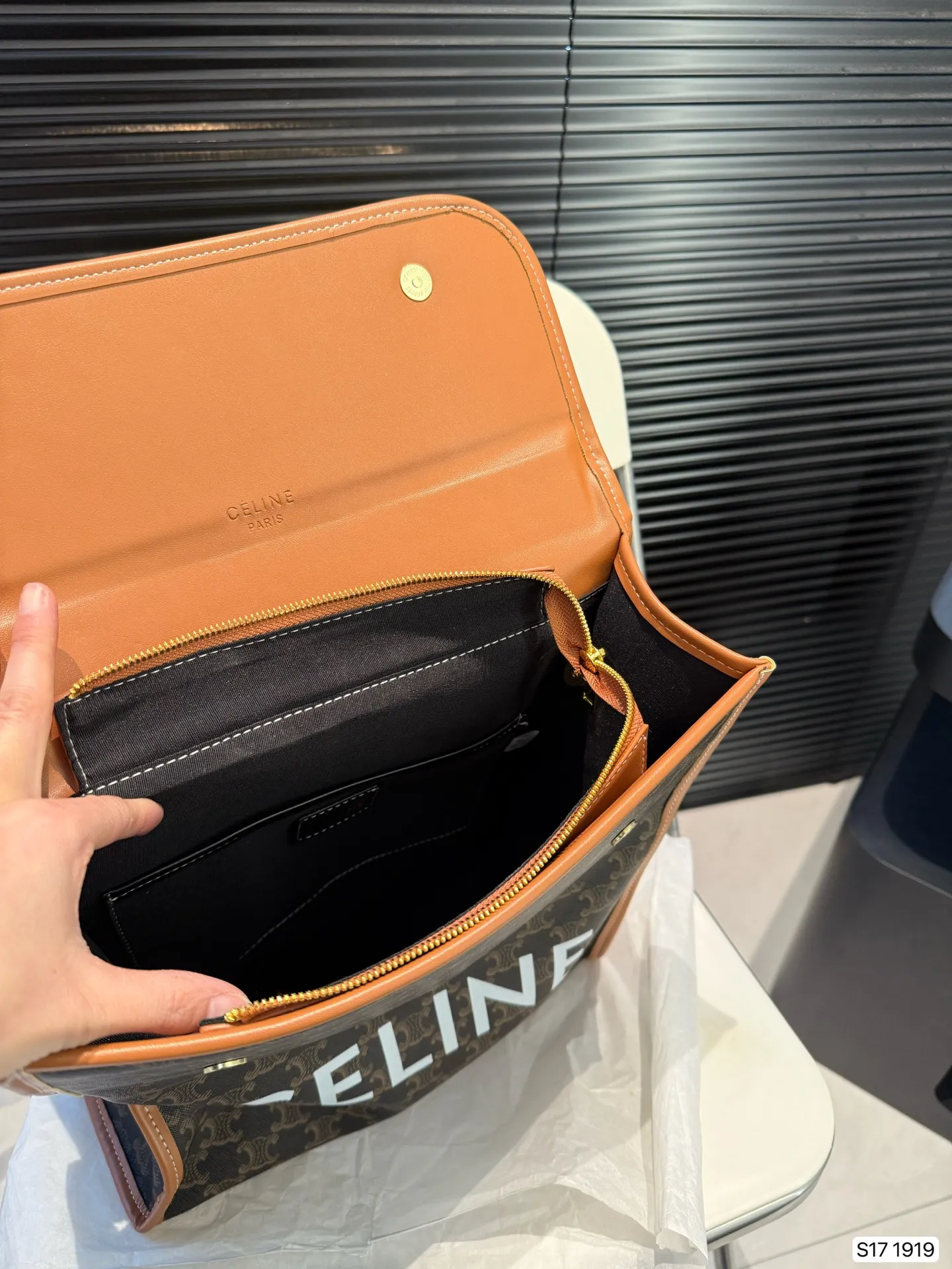 P135 赛琳双肩包 简单百搭 颜值高 日常出街首选 潮酷时尚女孩必入款 尺寸:30 32 货号1919