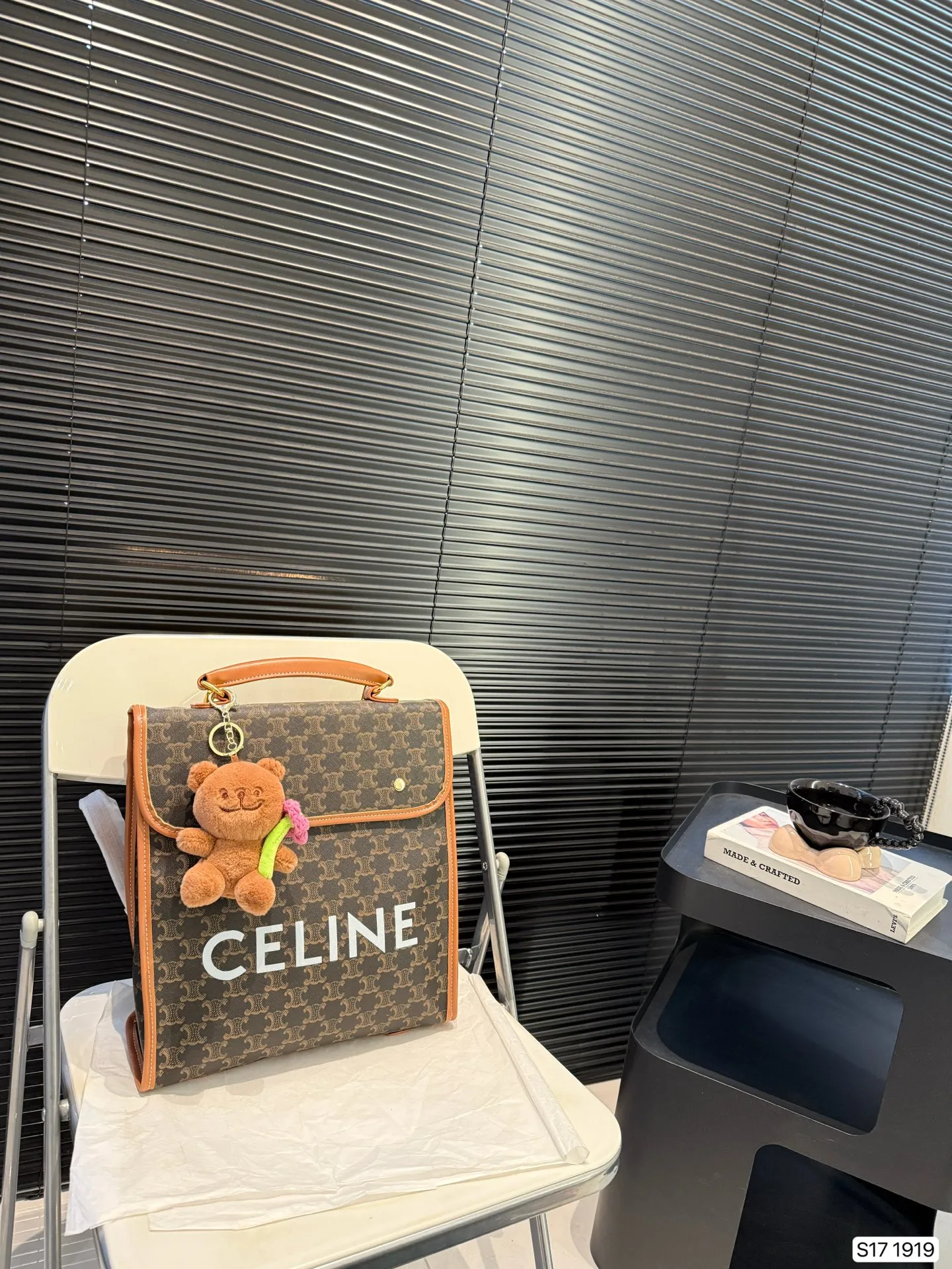 P135 赛琳双肩包 简单百搭 颜值高 日常出街首选 潮酷时尚女孩必入款 尺寸:30 32 货号1919