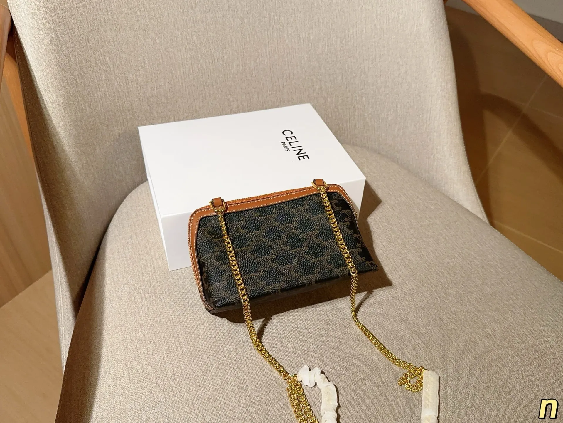 💰120 赛琳Celine 凯旋门clutch mini链条包小贝壳包 尺寸18×12×8 礼盒包装🎁