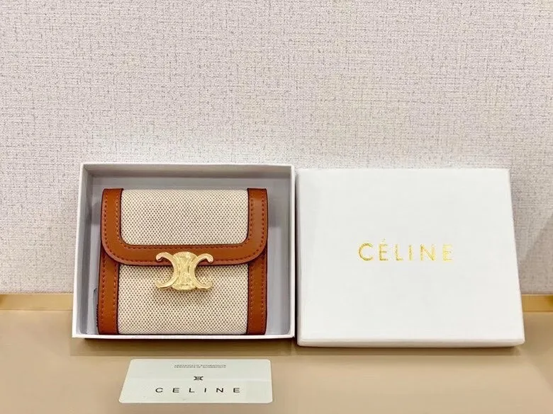 P95🎀Celine 66885🎀颜色 白色🎀尺寸 11*10*5 🎀Celine短式钱包非常炫美的一个系列,专柜同步,采用头层牛皮,精致时尚!