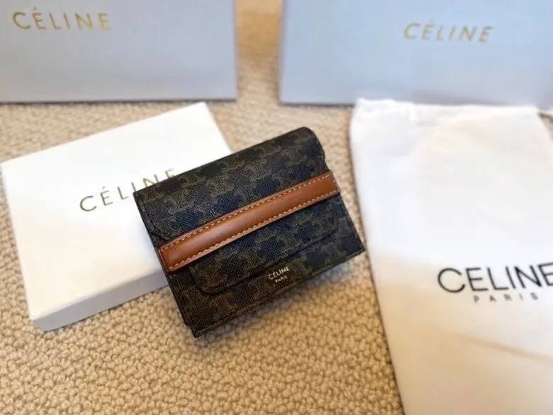 P85🎀Celine 31535🎀颜色 黑色印花🎀尺寸 10.5*9*4🎀Celine 专柜TRIOMPHE CANVAS 标志印花帆布系列 专柜同步，采用头层牛皮，精致时尚！