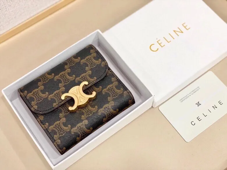 P95🎀Celine 66889🎀颜色 黑色 🎀尺寸 11*10*5 🎀Celine短式钱包非常炫美的一个系列,专柜同步,采用头层牛皮,精致时尚!