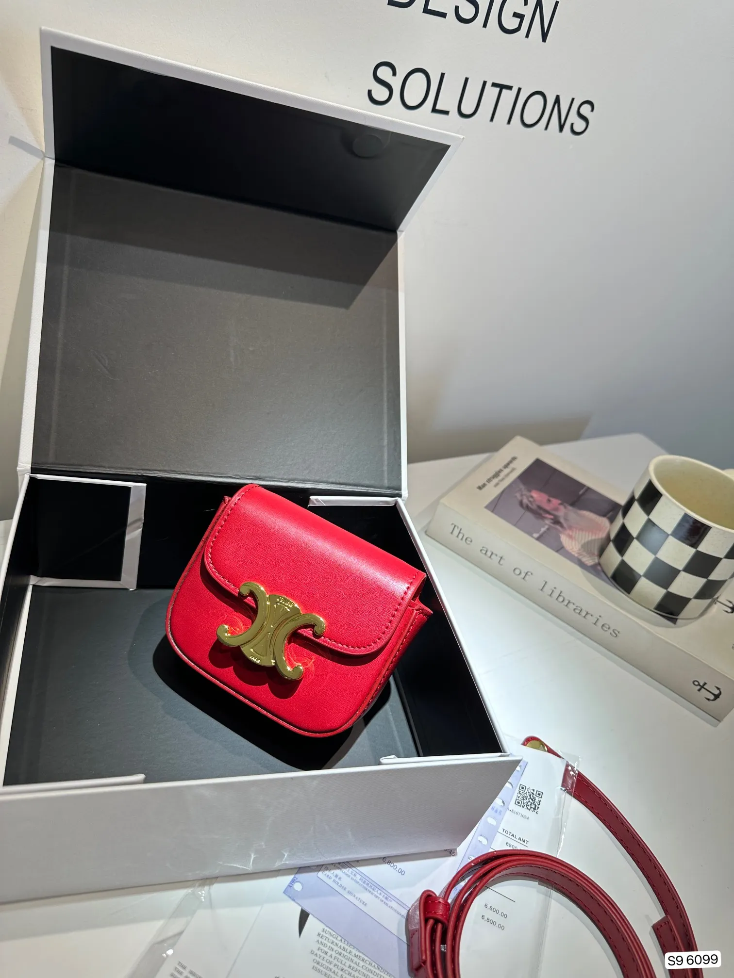 P95 配折叠盒Celine 赛琳迷你口红包粉饼包零钱包 精致零钱包时尚凹凸造型单品 拿来当配饰也是极好的时髦小配件可爱的不要不要的 尺寸：11.5 9 货号6099