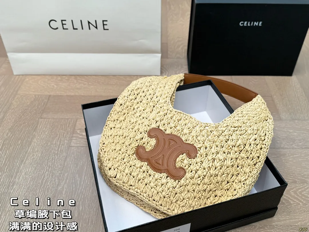 ¥155配盒 Celine赛琳草编腋下包 满满的设计感 复古中透露着优雅 超级高级的配色 实物绝对惊艳到你 尺寸32 18
