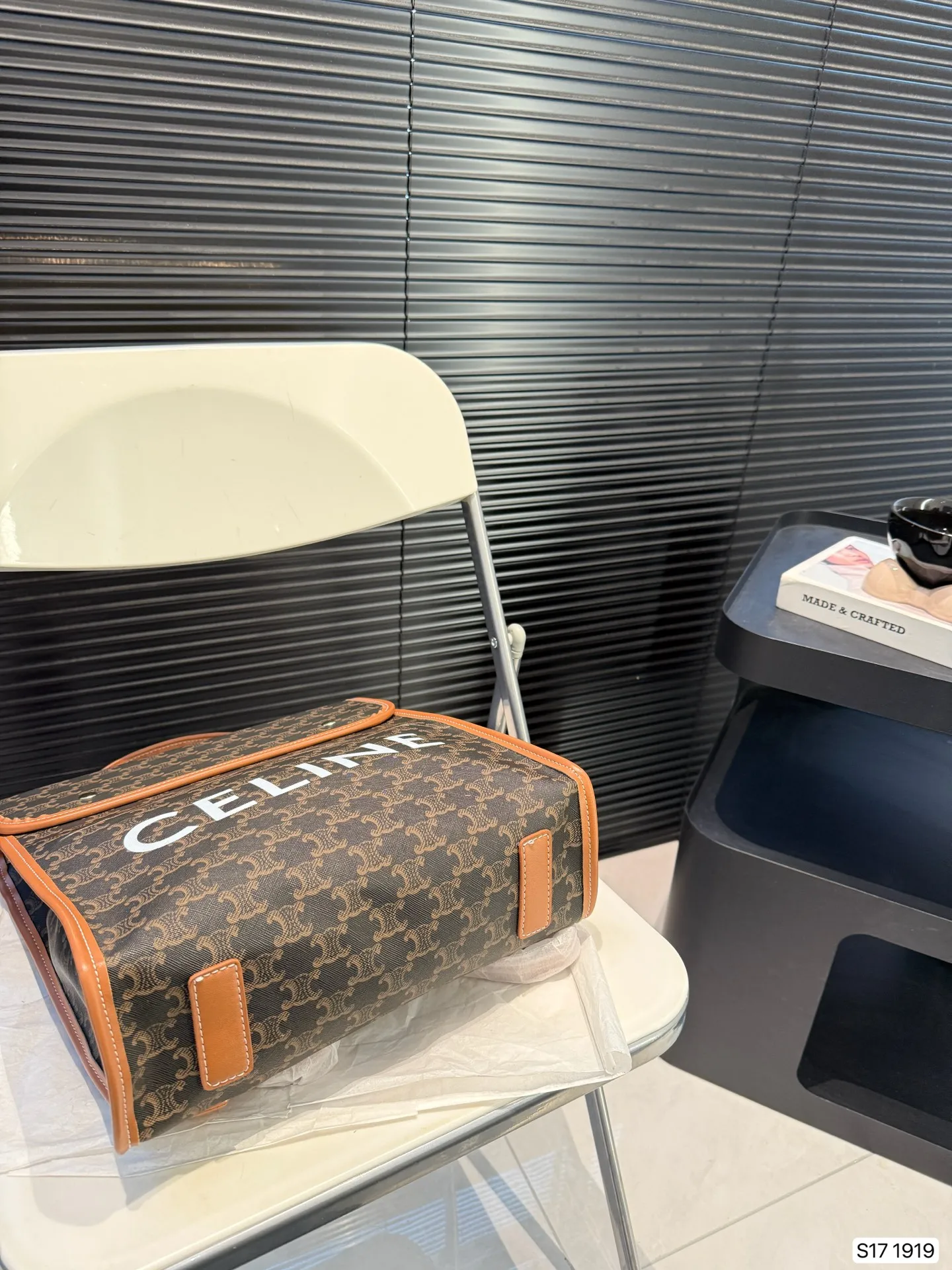 P135 赛琳双肩包 简单百搭 颜值高 日常出街首选 潮酷时尚女孩必入款 尺寸:30 32 货号1919