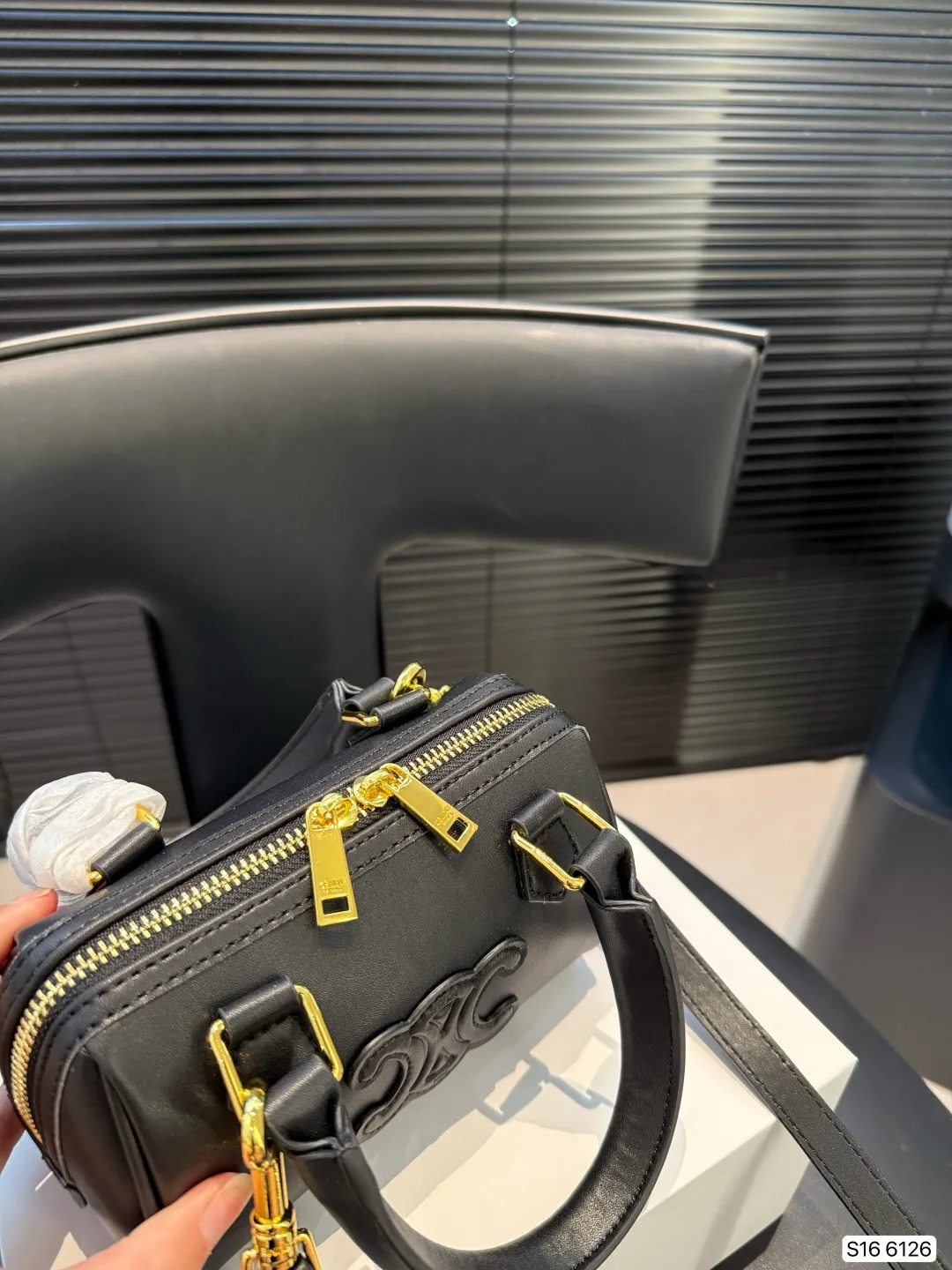 P130 配折叠盒子 赛琳枕头包 超级可爱的家族~ 可可爱爱的波士顿，适合每一个小女生，亲子包也完全ok~ 尺寸：16 11 货号6126