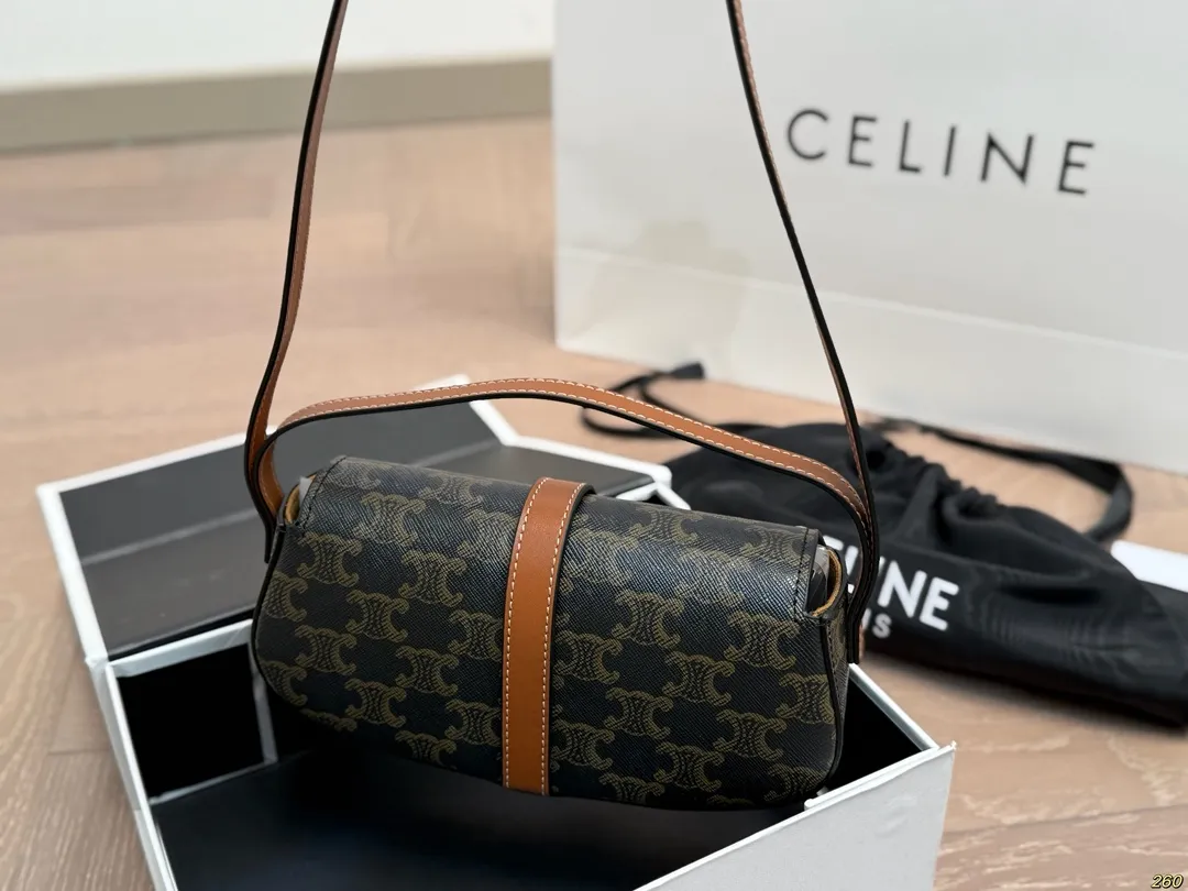 ¥160折叠盒 Celine赛琳锁头包 出门简直洋气又时髦~ 打造轻松自在的氛围🌊 尺寸20 10