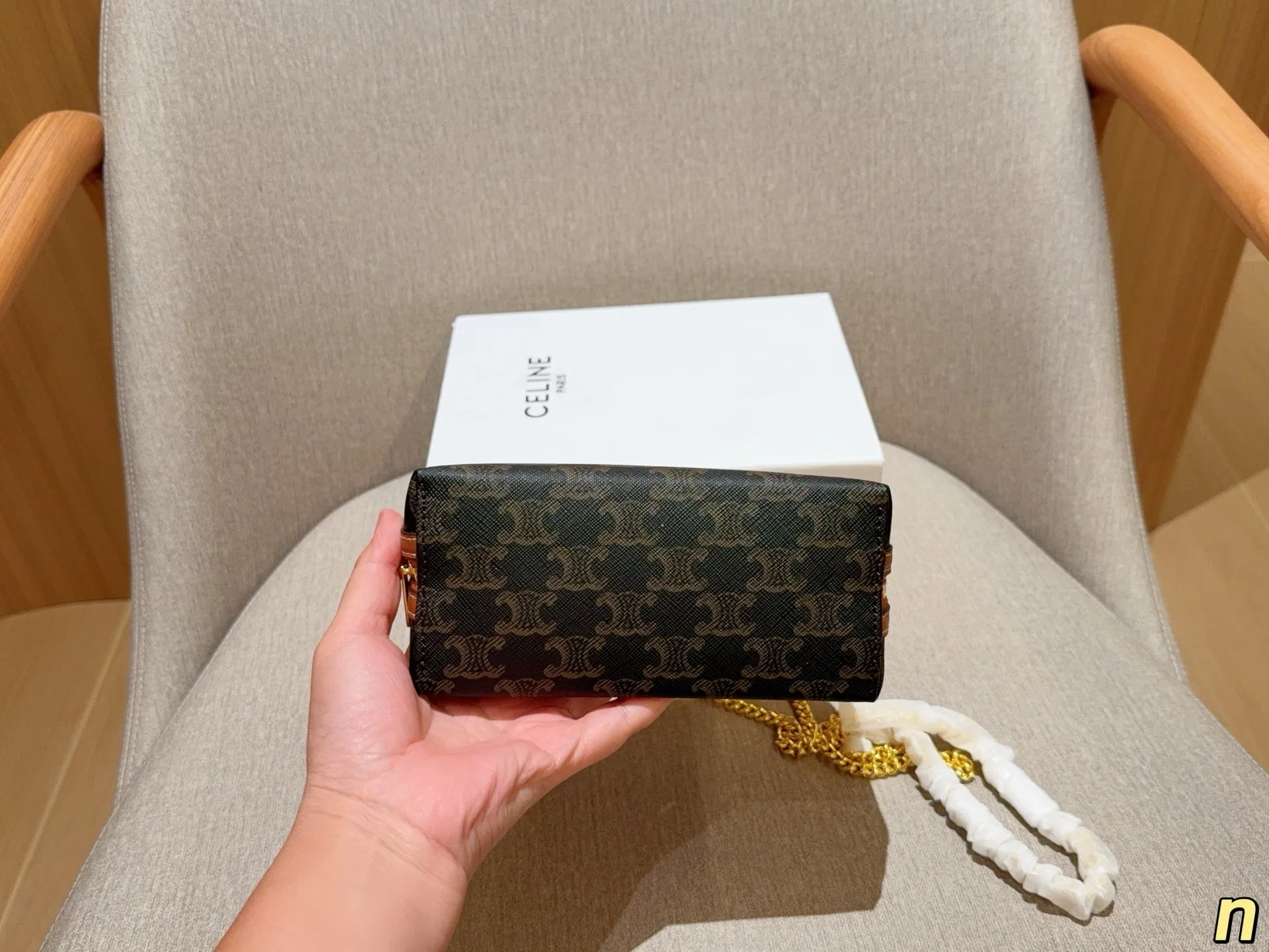 💰120 赛琳Celine 凯旋门clutch mini链条包小贝壳包 尺寸18&times;12&times;8 礼盒包装🎁