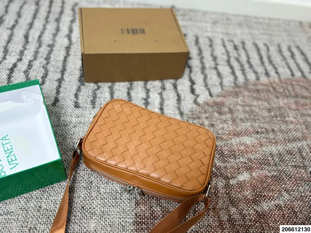 p130配盒 BV编织包斜挎包相机包 搭配休闲风的穿搭 舒适又有活力超级耐看 尺寸25.15