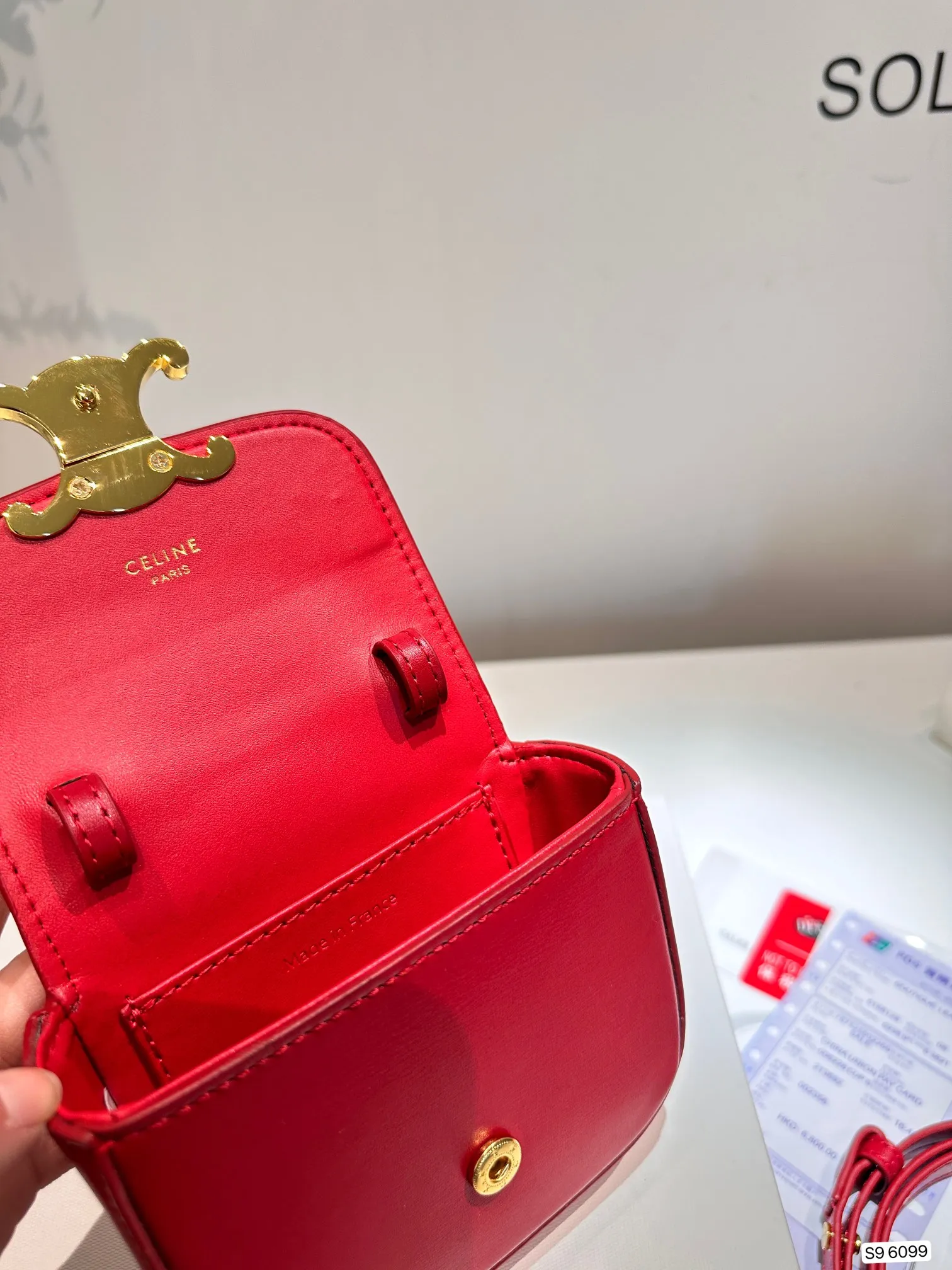 P95 配折叠盒Celine 赛琳迷你口红包粉饼包零钱包 精致零钱包时尚凹凸造型单品 拿来当配饰也是极好的时髦小配件可爱的不要不要的 尺寸：11.5 9 货号6099