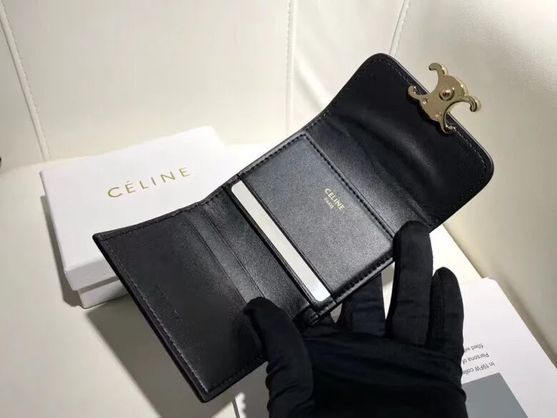 P95🎀🎀Celine 16332🎀颜色 黑色🎀尺寸 11*10*5 🎀新款凯旋门2 件套，Celine短式钱包非常炫美的一个系列，专柜同步，采用头层牛皮，精致时尚！