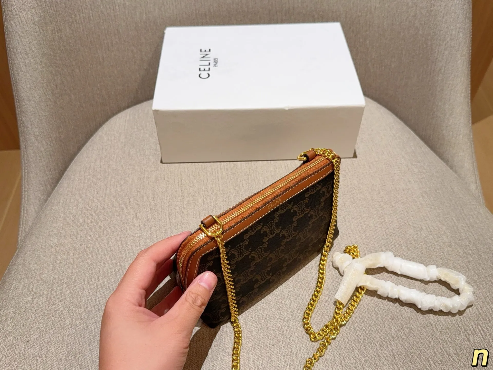 💰120 赛琳Celine 凯旋门clutch mini链条包小贝壳包 尺寸18&times;12&times;8 礼盒包装🎁