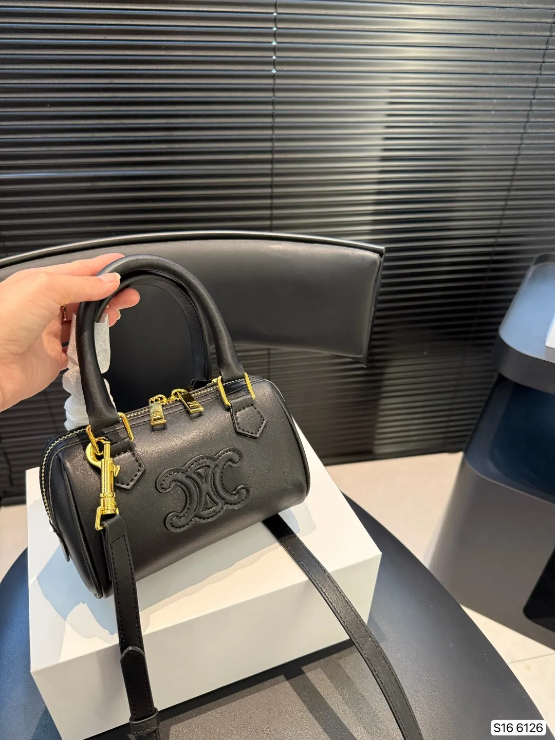 P130 配折叠盒子 赛琳枕头包 超级可爱的家族~ 可可爱爱的波士顿，适合每一个小女生，亲子包也完全ok~ 尺寸：16 11 货号6126