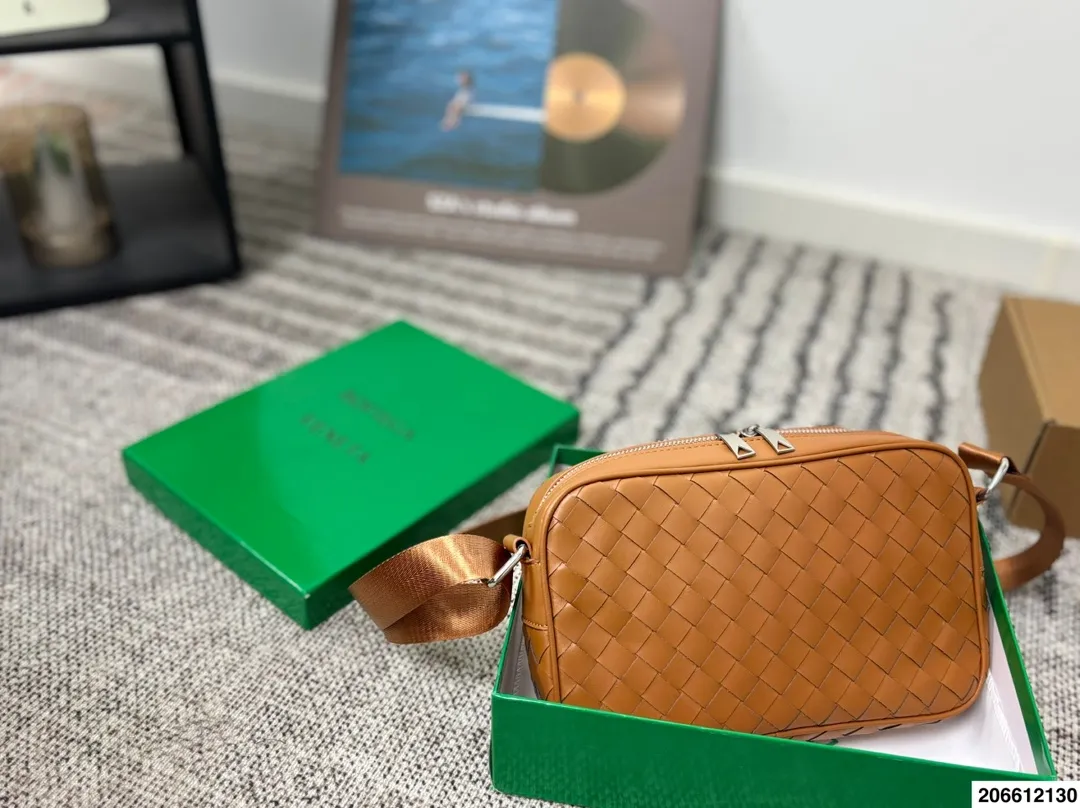 p130配盒 BV编织包斜挎包相机包 搭配休闲风的穿搭 舒适又有活力超级耐看 尺寸25.15