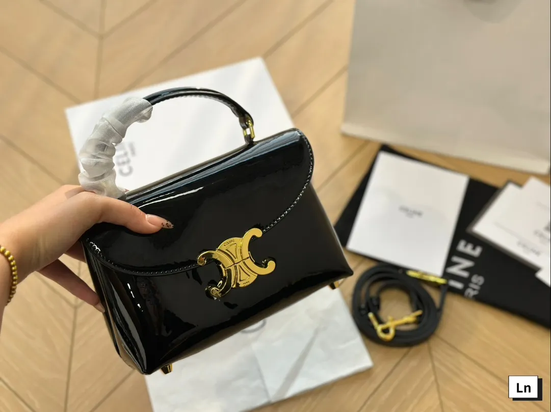 &yen;145折叠盒 张婧仪同款老花凯旋门邮差包来咯 一眼沦陷 经典老花 复古感十足Celine 超时髦吸睛～精致简约轮廓并蓄优雅与独特 尺寸20*12