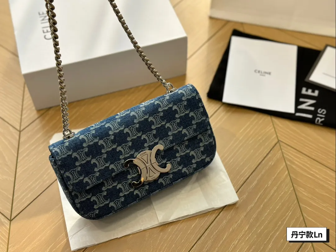 &yen;125配盒 包包分享Celine凯旋门系列第一只Celine必须是凯旋门 这款包算是经典款适合春夏秋冬出门要被问很多遍滴一款包 性价比炒鸡高滴一款包 分大小号质量跟容量都杠杠给力小可爱们放心安排就好 20cm