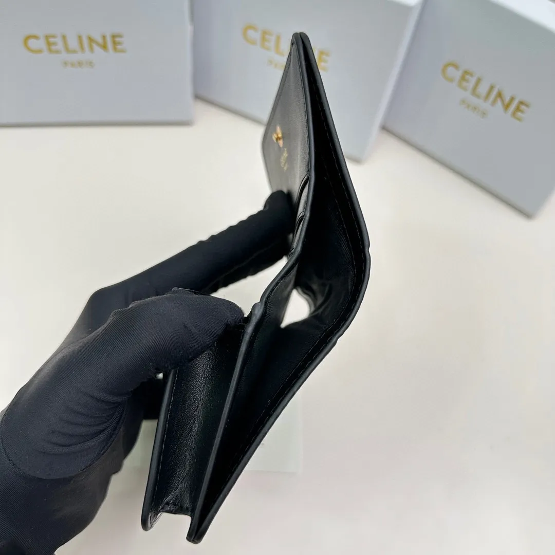 P85🎀Celine 3510🎀颜色 黑色 鹅黄 灰色 🎀尺寸:11*9*3🎀Celine官网最新款!短式钱包非常炫美的一个系列,专柜同步,采用头层牛皮,精致时尚!