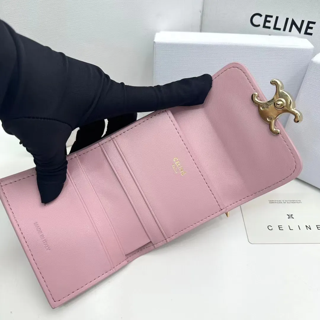 P95🎀🎀Celine 16332🎀颜色 蓝灰粉黄🎀尺寸 11*10*5 🎀新款凯旋门2 件套,Celine短式钱包非常炫美的一个系列,专柜同步,采用头层牛皮,精致时尚!