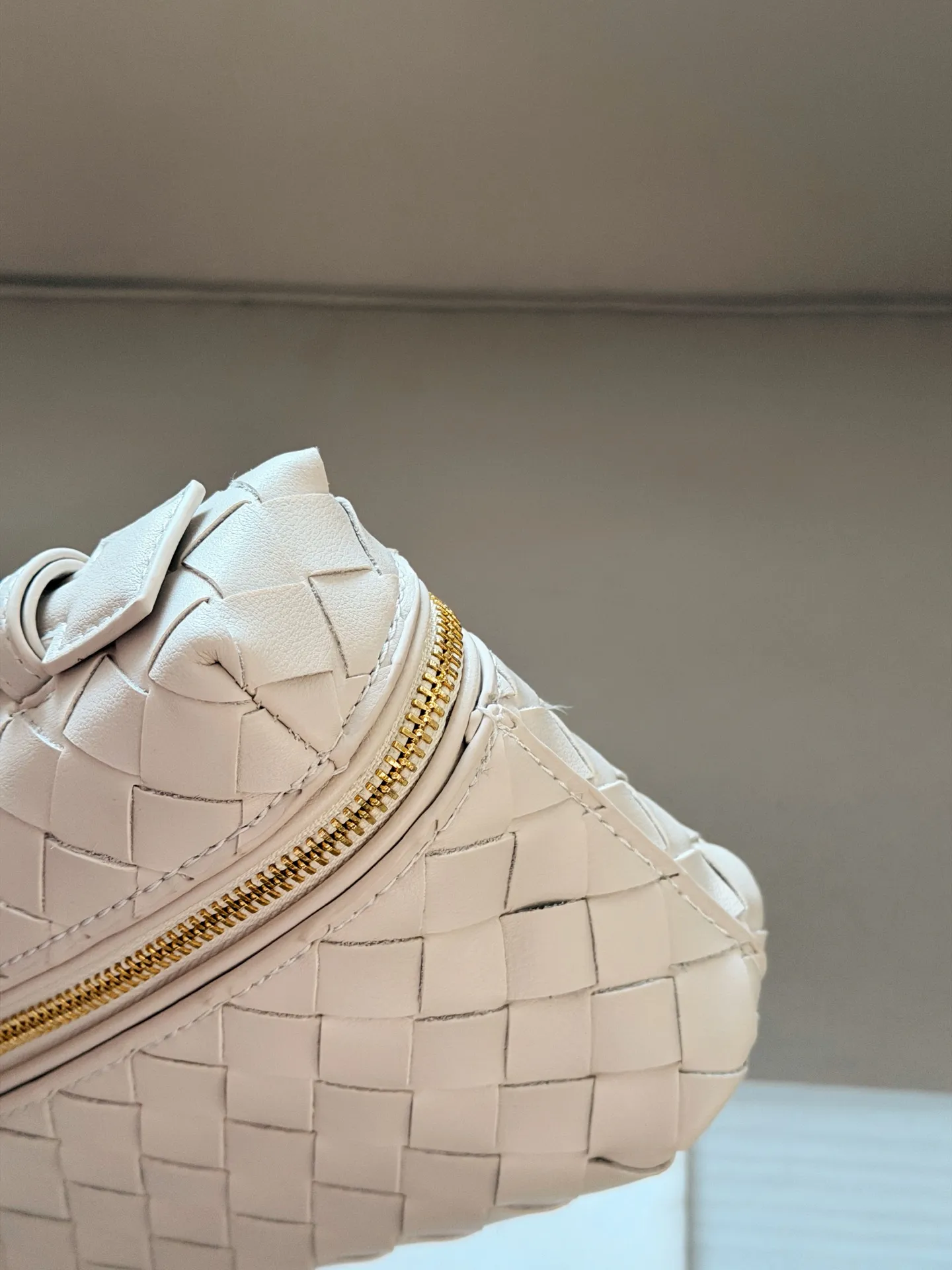 💰205 牛皮 配盒 size:23*13cm BV BangBang Vanity棒棒包, 任何人没有买到这只 包我会伤心的 造型独特精致,日常使用容量足够,可手提可斜挎,多种造型随意切换!