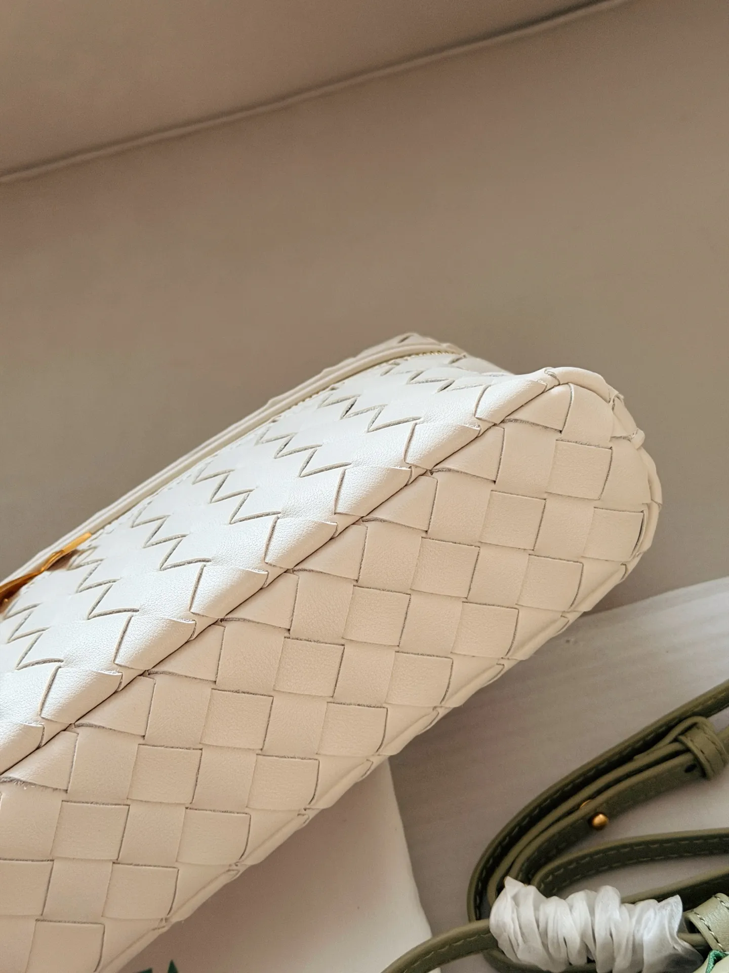 💰205 牛皮 配盒 size:23*13cm BV BangBang Vanity棒棒包, 任何人没有买到这只 包我会伤心的 造型独特精致,日常使用容量足够,可手提可斜挎,多种造型随意切换!