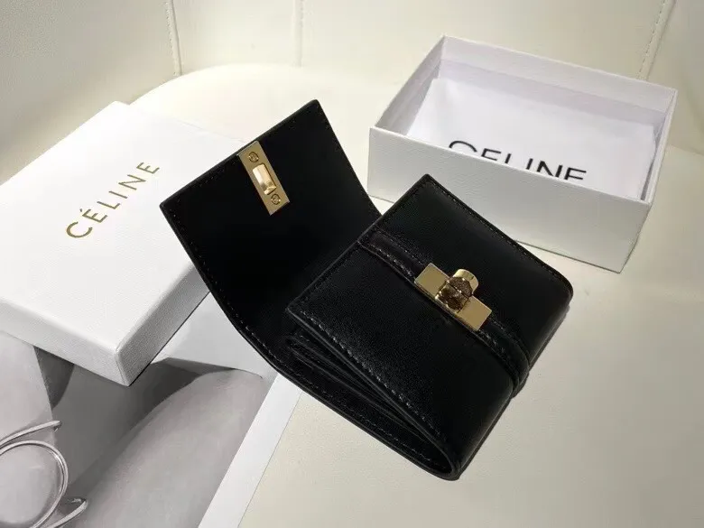 🎀Celine 10523🎀颜色 黑色🎀尺寸 11*10*5 🎀Celine短式钱包非常炫美的一个系列,专柜同步,采用头层牛皮,精致时尚!p95