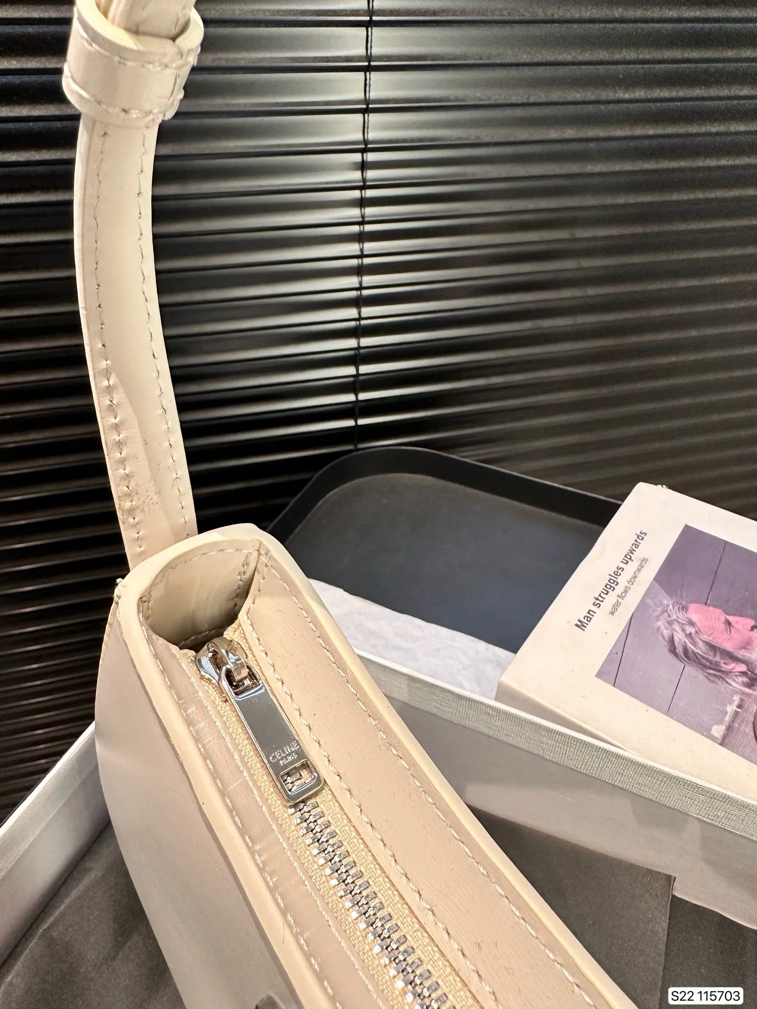 P160 配盒子 赛琳腋下包 腋下包中的小可爱 它的出镜率会很高滴 高级感超强！尺寸：22 13 货号115703