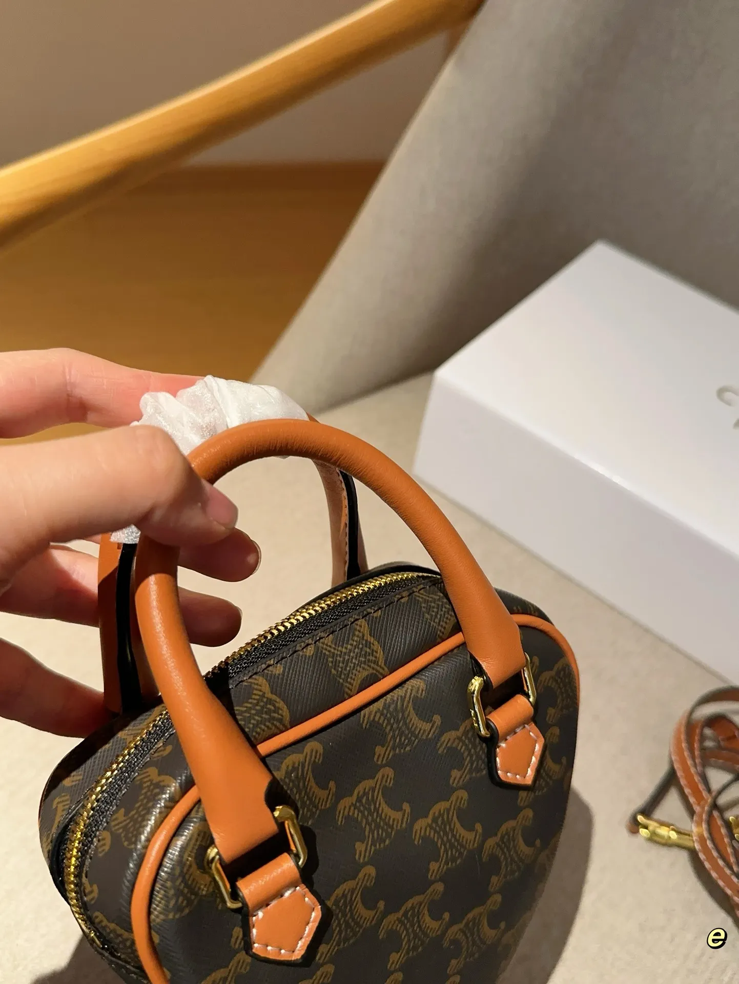 💰75 赛琳celine 复古老花迷你爱心包口红包零钱包 不🉑放手机 尺寸16×13 礼盒包装🎁