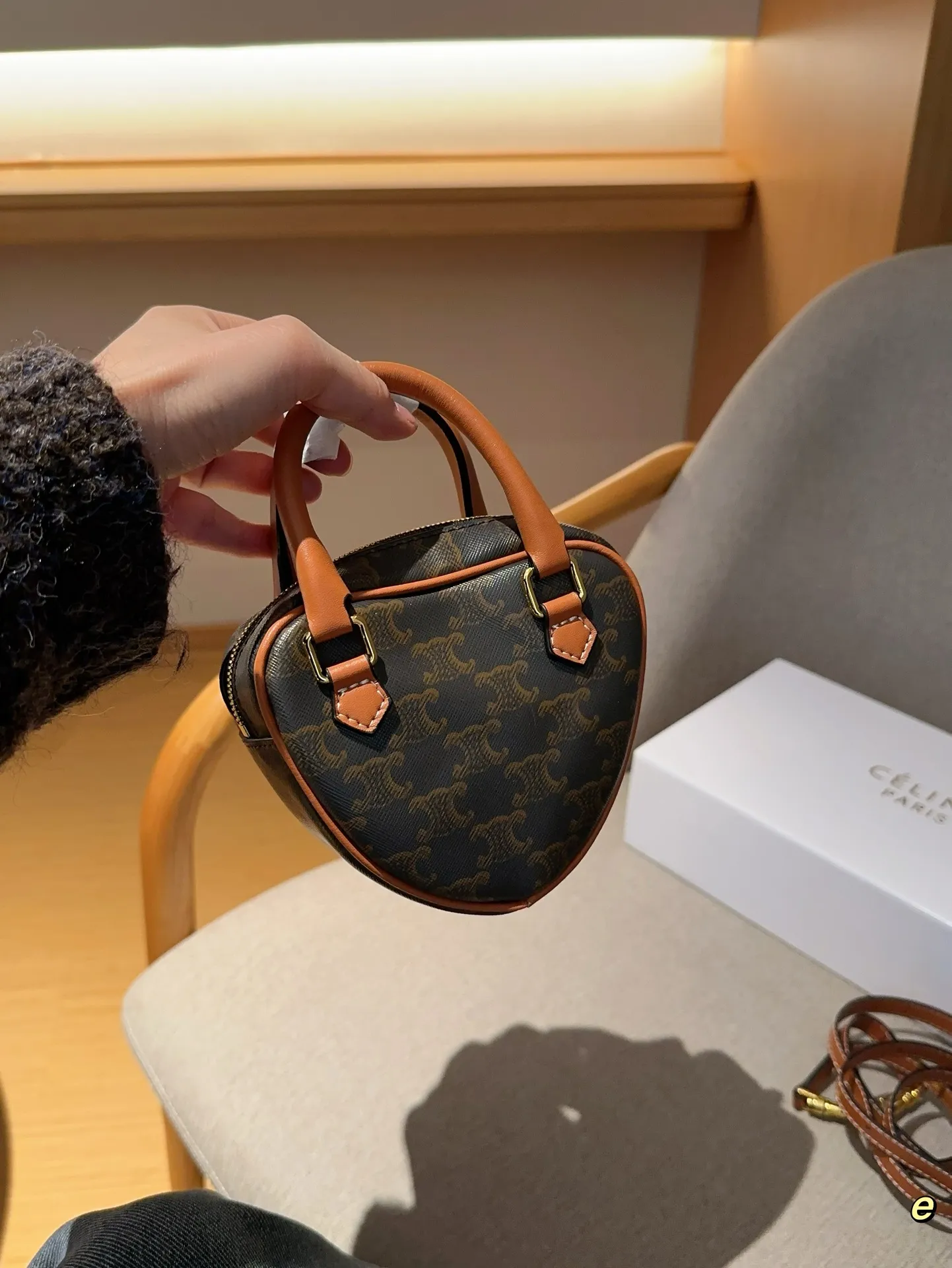 💰75 赛琳celine 复古老花迷你爱心包口红包零钱包 不🉑放手机 尺寸16×13 礼盒包装🎁