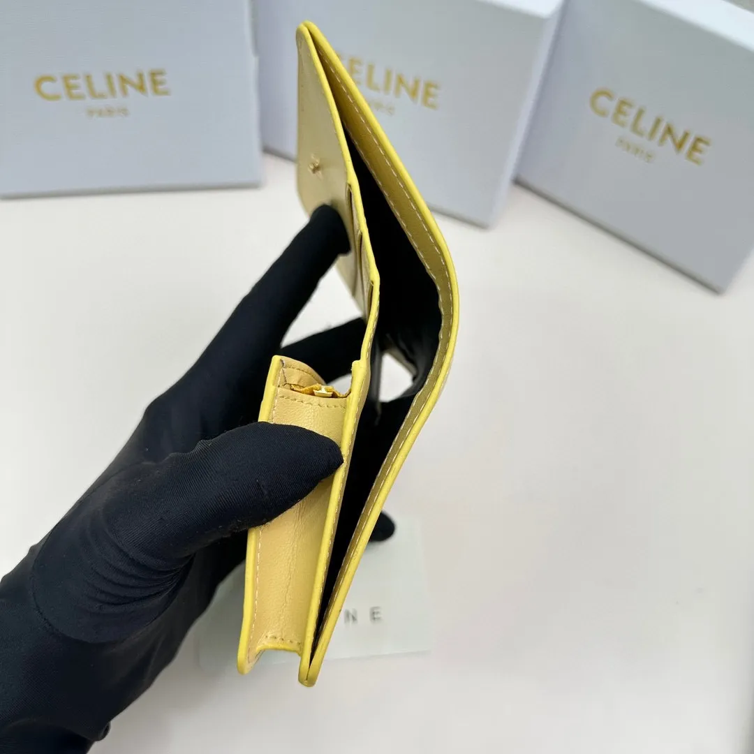 P85🎀Celine 3510🎀颜色 黑色 鹅黄 灰色 🎀尺寸：11*9*3🎀Celine官网最新款！短式钱包非常炫美的一个系列，专柜同步，采用头层牛皮，精致时尚！