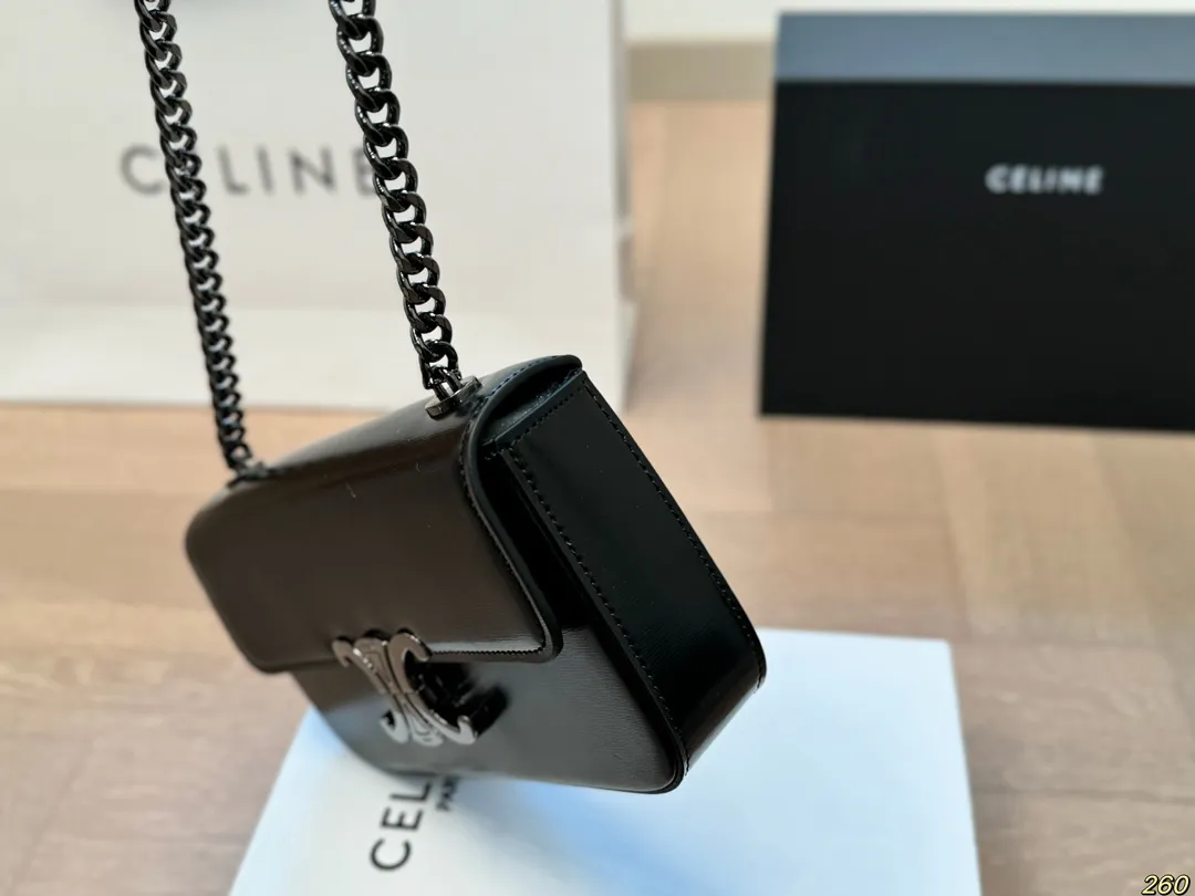 &yen;155折叠盒 赛琳 凯旋门腋下包 Celine满足日常所有需求 简直能装下整个世界 出门旅行非常方便 时髦感满满 尺寸20 11