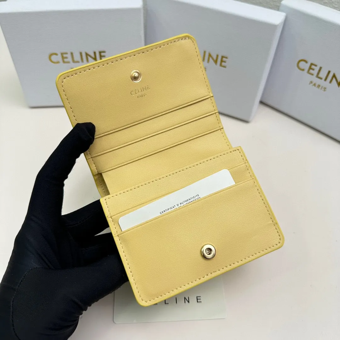 P85🎀Celine 3510🎀颜色 黑色 鹅黄 灰色 🎀尺寸：11*9*3🎀Celine官网最新款！短式钱包非常炫美的一个系列，专柜同步，采用头层牛皮，精致时尚！