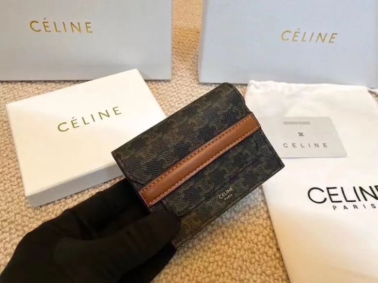 P85🎀Celine 31535🎀颜色 黑色印花🎀尺寸 10.5*9*4🎀Celine 专柜TRIOMPHE CANVAS 标志印花帆布系列 专柜同步，采用头层牛皮，精致时尚！