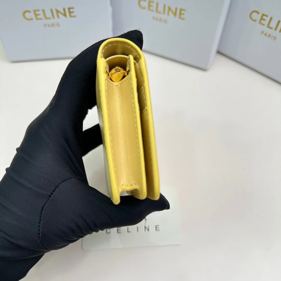 P85🎀Celine 3510🎀颜色 黑色 鹅黄 灰色 🎀尺寸：11*9*3🎀Celine官网最新款！短式钱包非常炫美的一个系列，专柜同步，采用头层牛皮，精致时尚！