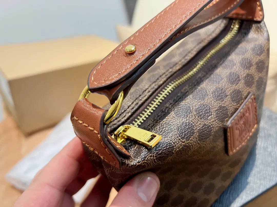 ❤️p90(礼盒包装 )❤️ Celine 宝藏中古 饭盒包 便当包 尺寸13