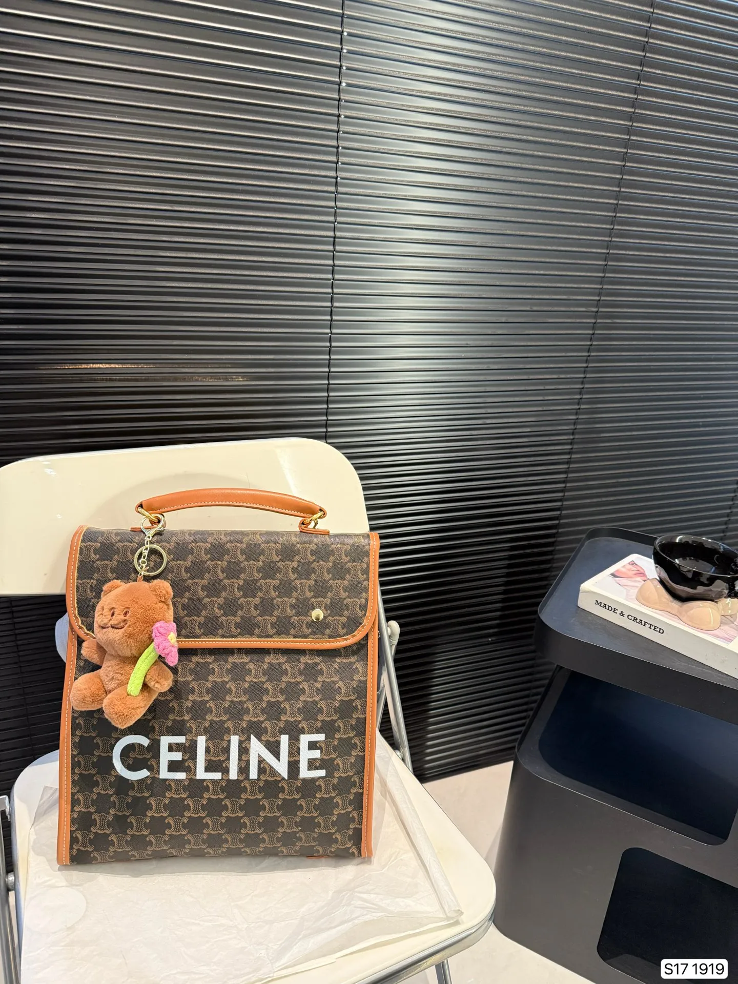 P135 赛琳双肩包 简单百搭 颜值高 日常出街首选 潮酷时尚女孩必入款 尺寸:30 32 货号1919