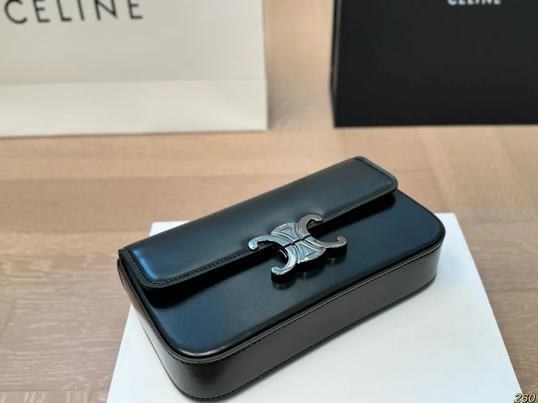 &yen;155折叠盒 赛琳 凯旋门腋下包 Celine满足日常所有需求 简直能装下整个世界 出门旅行非常方便 时髦感满满 尺寸20 11