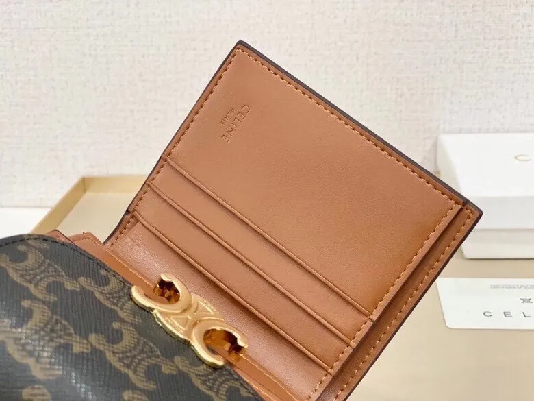 P95🎀Celine 66889🎀颜色 黑色 🎀尺寸 11*10*5 🎀Celine短式钱包非常炫美的一个系列,专柜同步,采用头层牛皮,精致时尚!