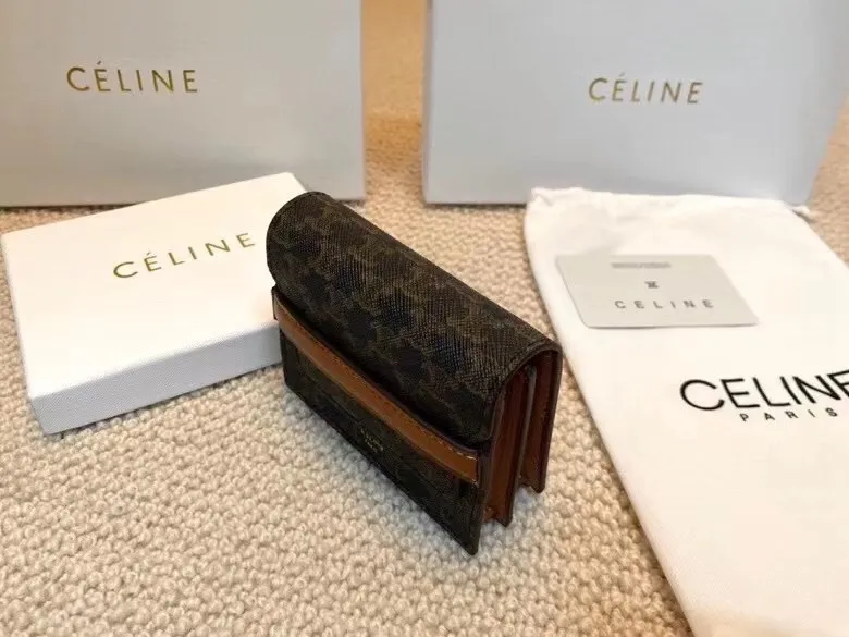 P85🎀Celine 31535🎀颜色 黑色印花🎀尺寸 10.5*9*4🎀Celine 专柜TRIOMPHE CANVAS 标志印花帆布系列 专柜同步，采用头层牛皮，精致时尚！