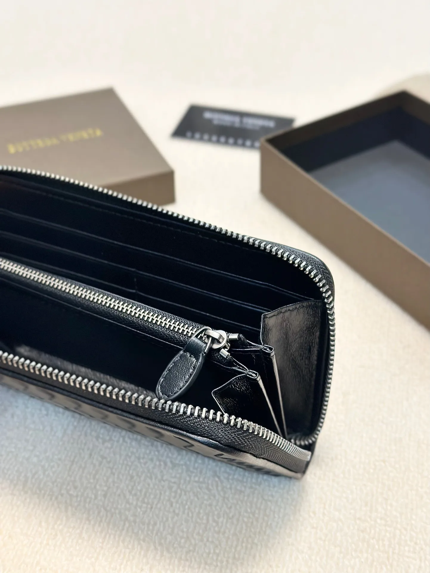 P95🎀颜色 黑🎀尺寸 20x10🎀Bv专柜款升级版🔥羊皮手感编织四季热卖款经典不过时👍超给力